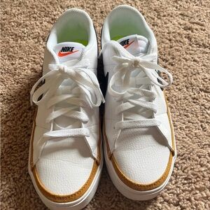 Women’s Nike Legacy Court